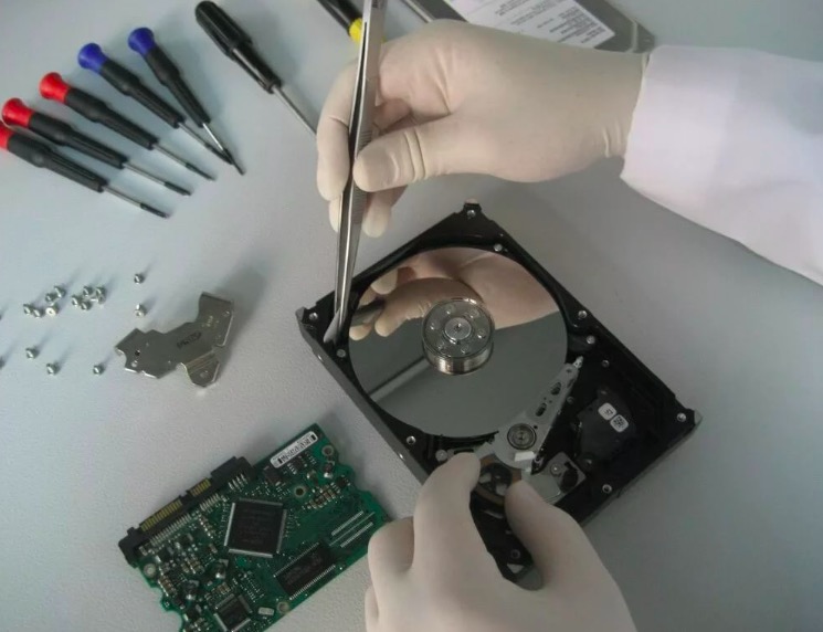 Восстановление информации с жесткого диска Театральная метро Москвы