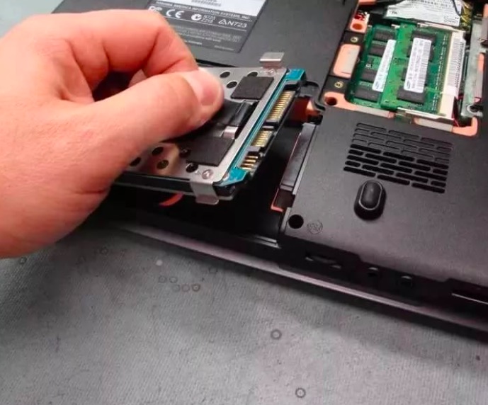 Замена жесткого диска на ноутбуке Театральная метро Москвы