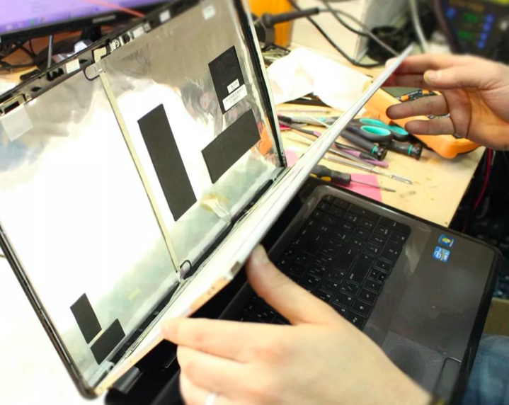 замена матрицы на ноутбуке Театральная метро Москвы