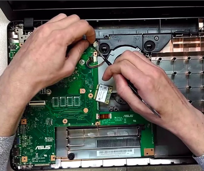 Замена материнской платы на ноутбуке Замена материнской платы на ноутбуке Театральная метро Москвы